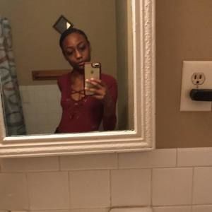 Meet your Posher, Tia